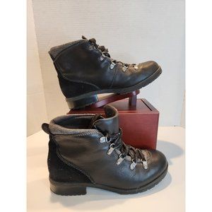 WOMENS SZ 9.5 M CLARKS ANKLE BOOTS LEATHER SUEDE HICKING FASHION SOFT CUSHION